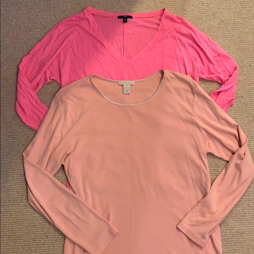bundle of 2 pink shirts